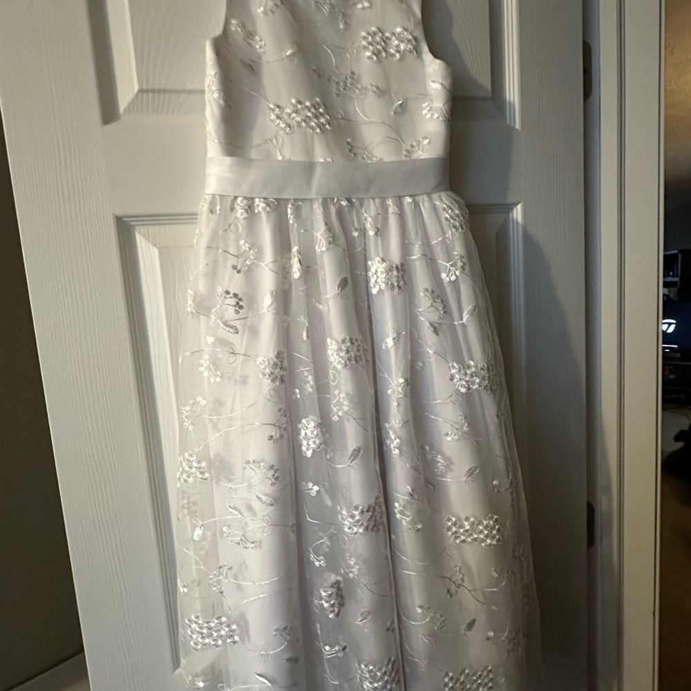 Girls white first communion dress. Size 8/9